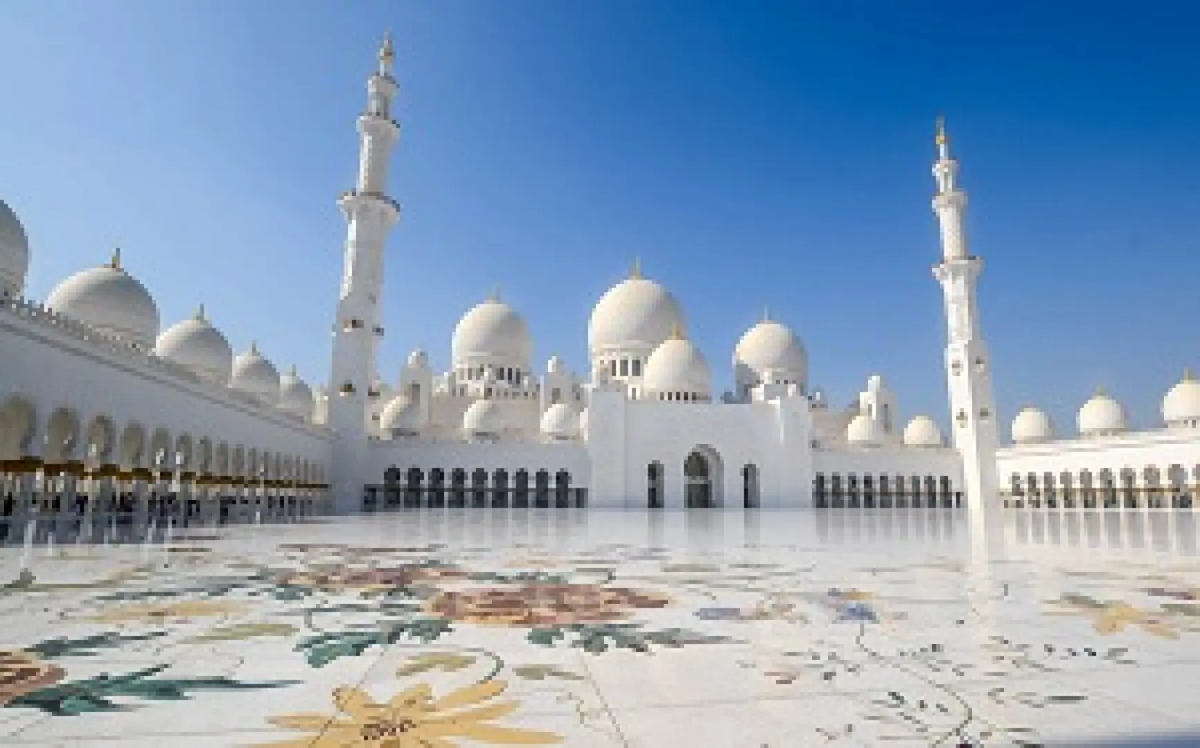 【桃園／杜拜(約9小時30分)〉139公里〉阿布達比Abu Dhabi〉入●謝赫扎耶德大清真寺Sheikh Zayed Grand Mosque〉入●阿布達比總統府Qasr Al Watan Palace〉135公里〉杜拜】