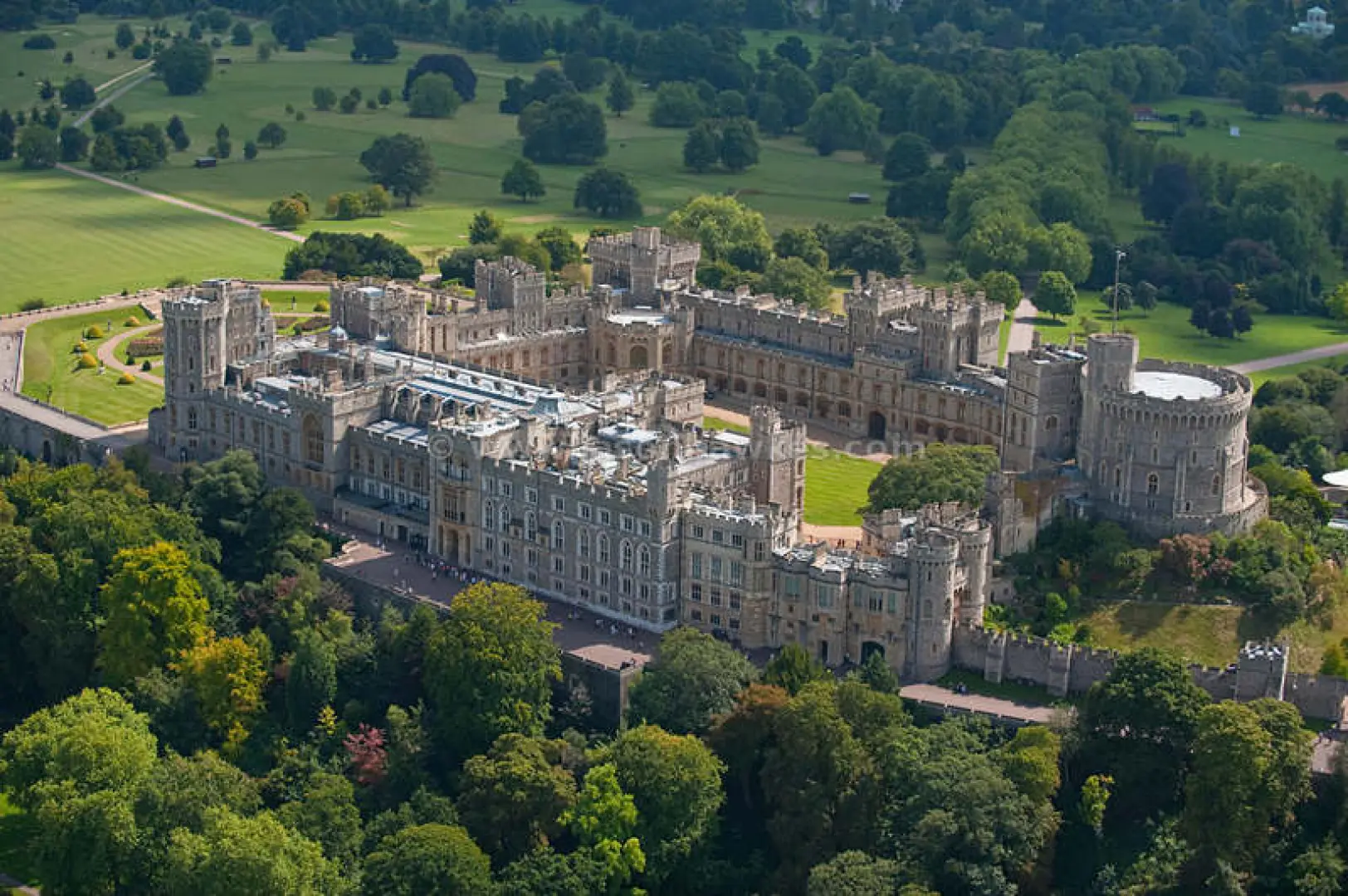 【南安普敦港離船〉入●巨石陣(含門票)Stonehenge〉入●溫莎古堡(含門票)Windsor Castle〉倫敦希斯洛機場／桃園(約13小時30分鐘)】