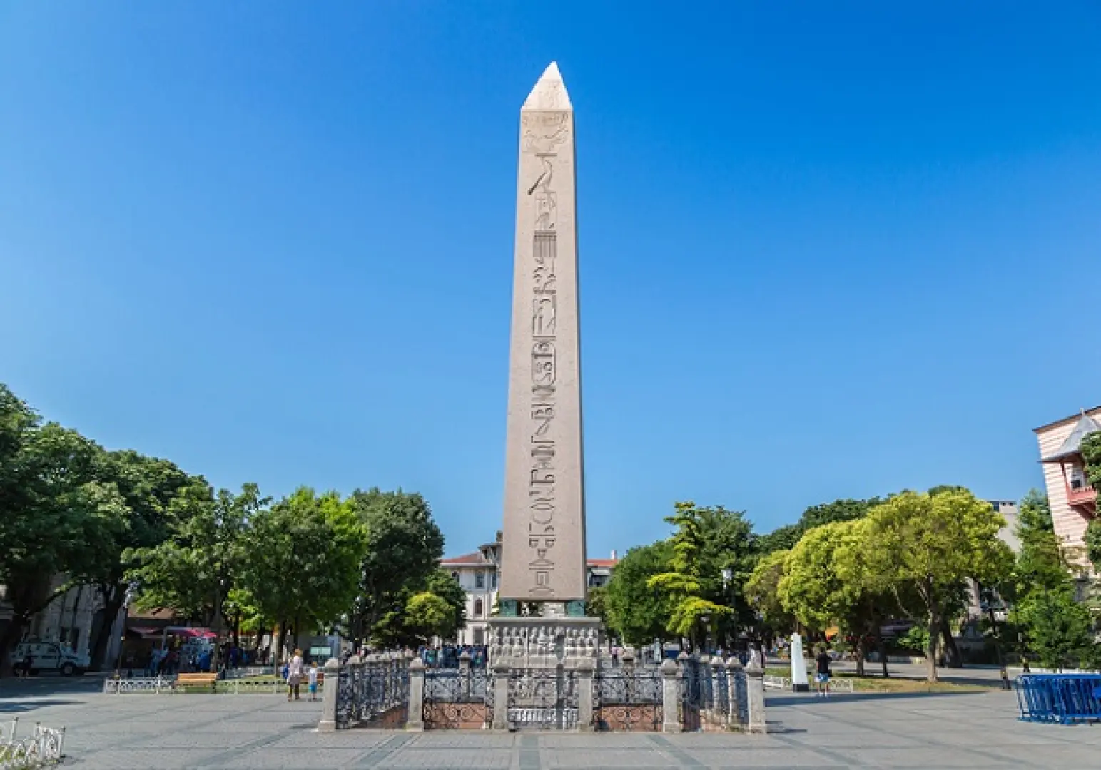 【伊茲密爾／伊斯坦堡(約1小時5分鐘)〉照●古羅馬賽馬場Hippodrome of Constantinople〉入●藍色清真寺Sultan Ahmed Mosque〉照●聖索菲亞清真寺Hagia Sophia〉入●蘇丹舊皇宮托普卡匹皇宮Topkapi Palace】
