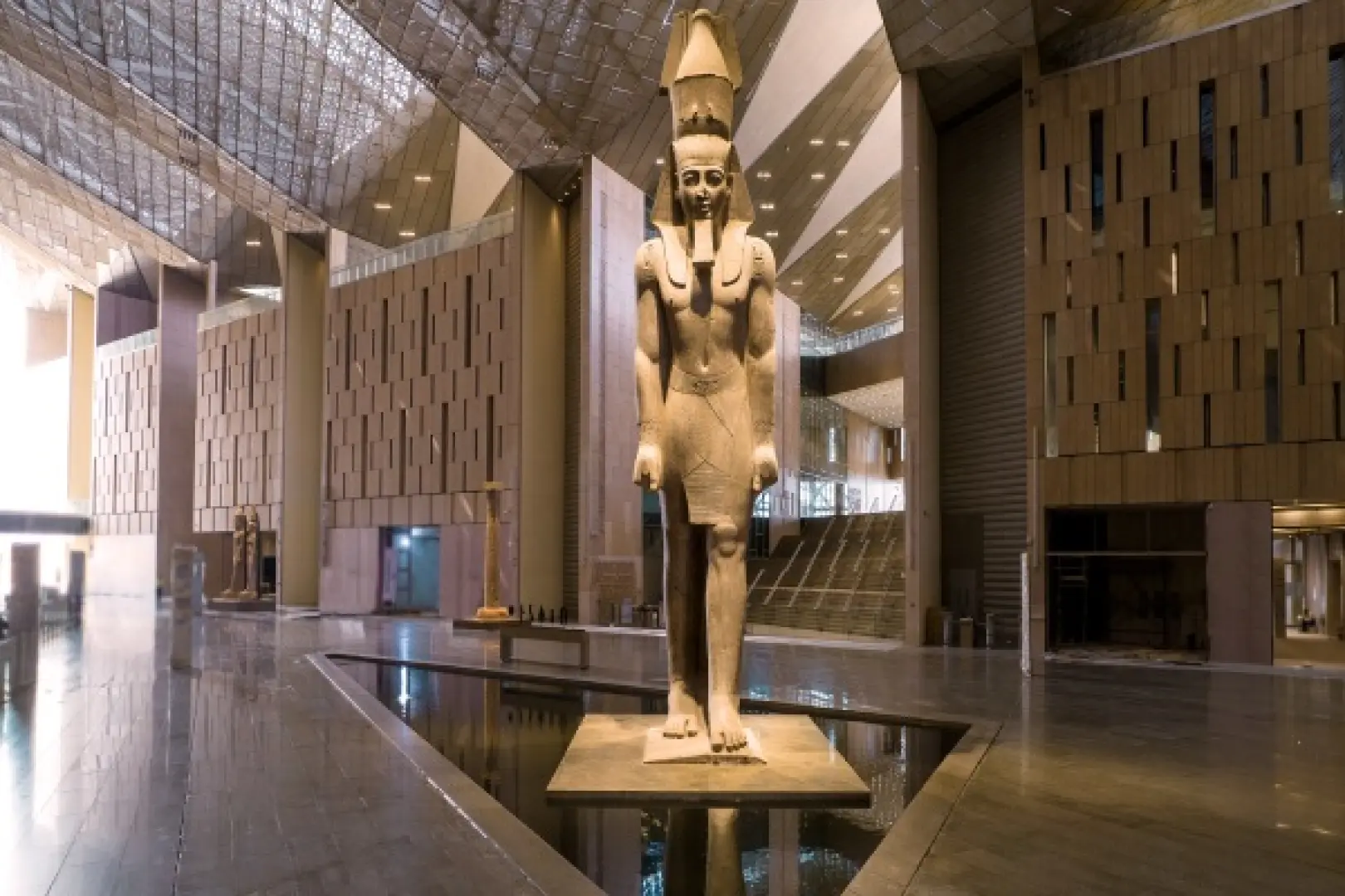 【阿布達比／開羅(約3小時20分鐘)〉入●大埃及博物館The Grand Egyptian Museum〉入●穆罕默德清真寺Mosque of Muhammad Ali〉入●薩拉丁城堡區The Citadel〉照●克汗卡利利市集Khan Al-khalili〉開羅】