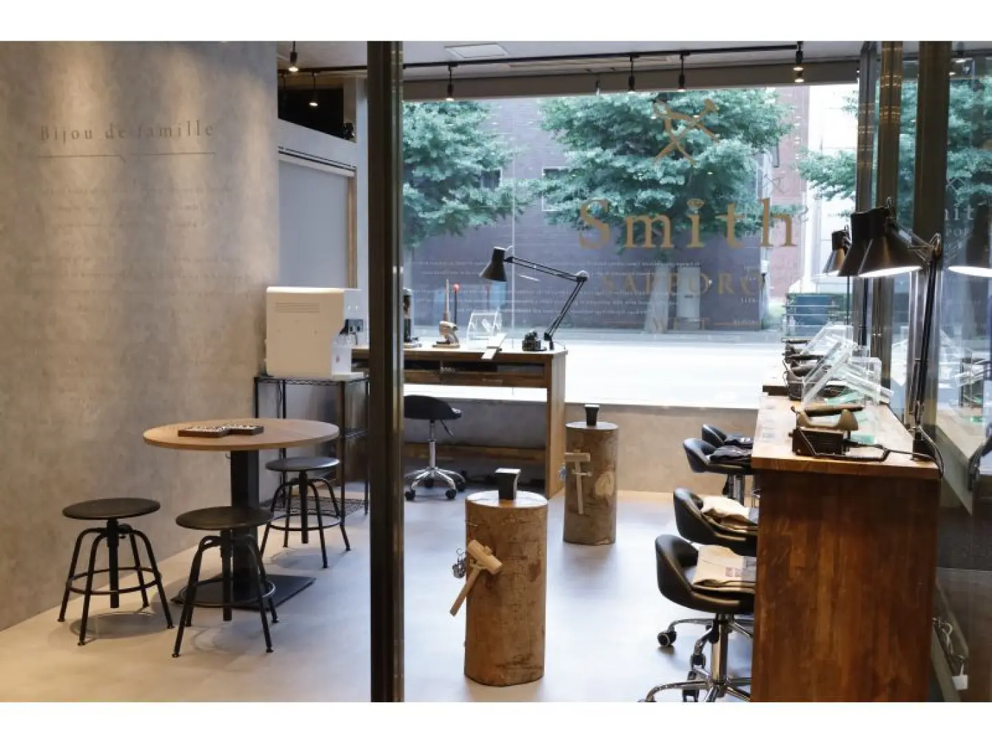 請依預約時間到店辦理登記手續。登記後，您將收到今天產品製作的簡要介紹。
