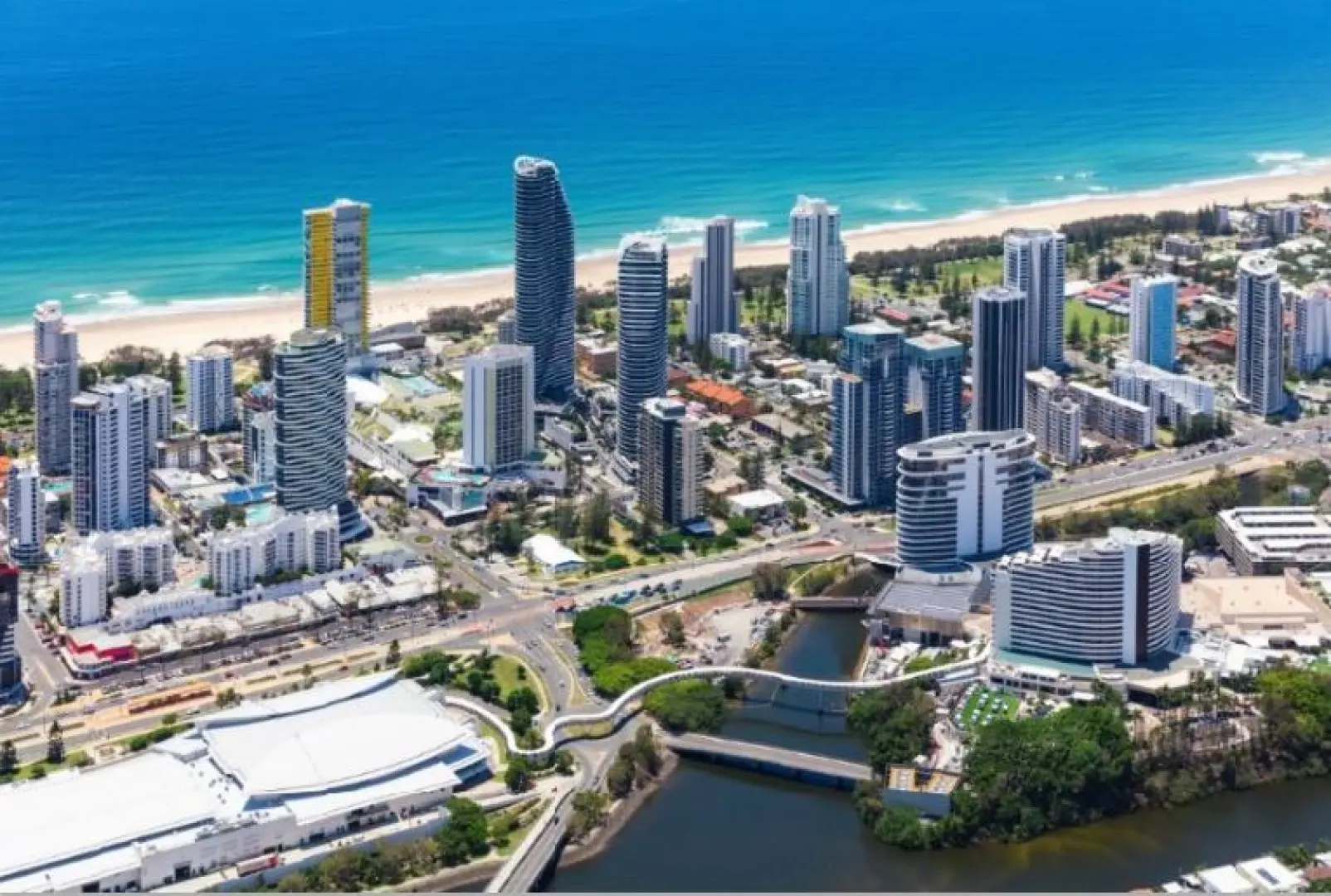 【黃金海岸Gold Coast〉SKY POINT觀景大樓〉免稅商店〉照●奇趣大嘴鳥餵食秀〉海港城購物中心】
