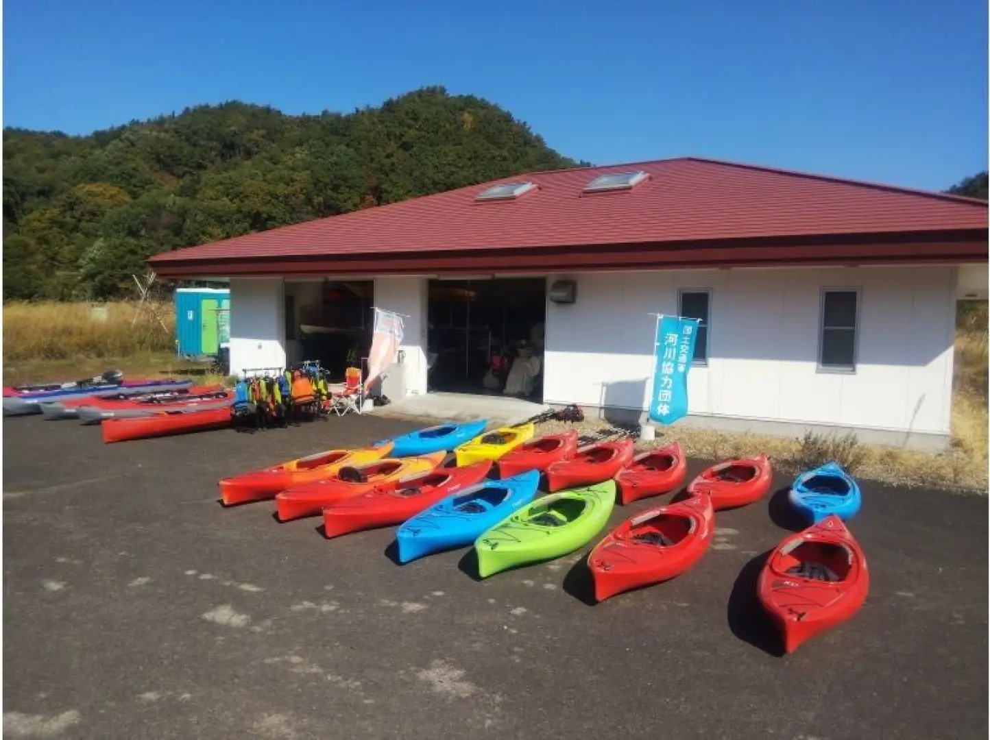 Meeting place and reception. Meeting place and reception will be in Nashihira Park, the venue. It will be in front of the building with a red roof. There is parking space for over 30 cars, and large buses are also welcome.