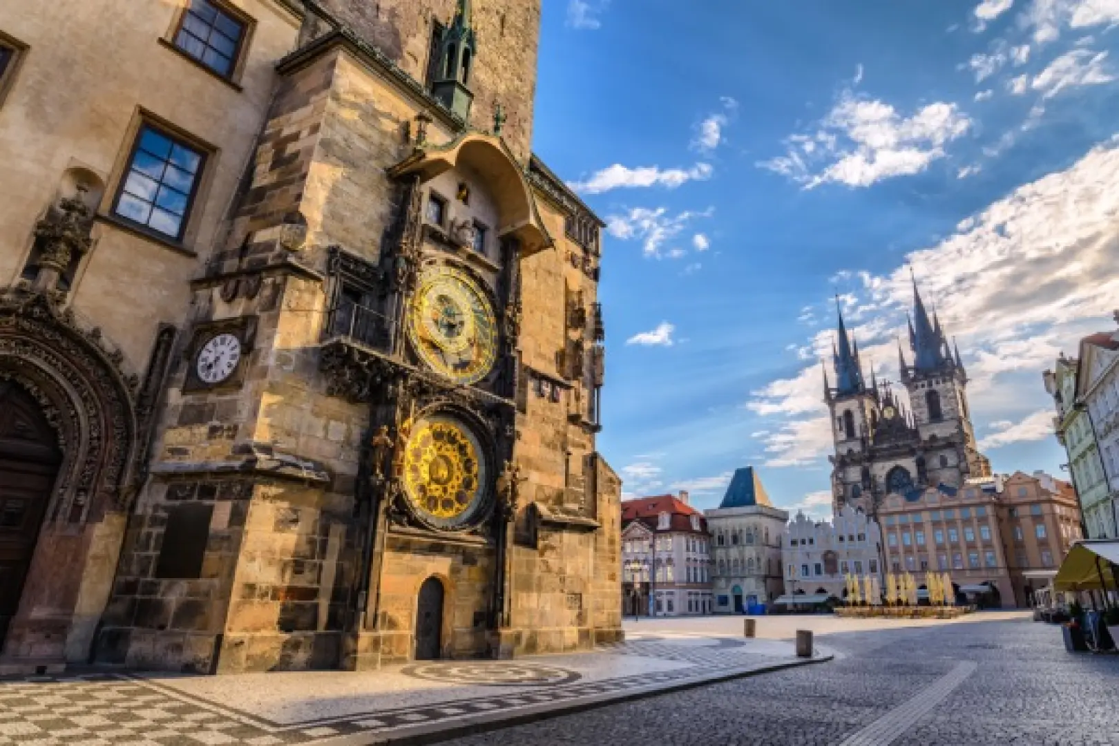 【全日布拉格市區觀光〉入●在布拉格城堡裡穿越不同世紀Prague Castle〉入●聖維特大教堂St. Vitus Cathedral〉入●布拉格黃金巷Golden Lane〉照●到查理大橋上尋見浪漫的真諦Charles Bridge〉照●布拉格老城天文鐘Old Town】