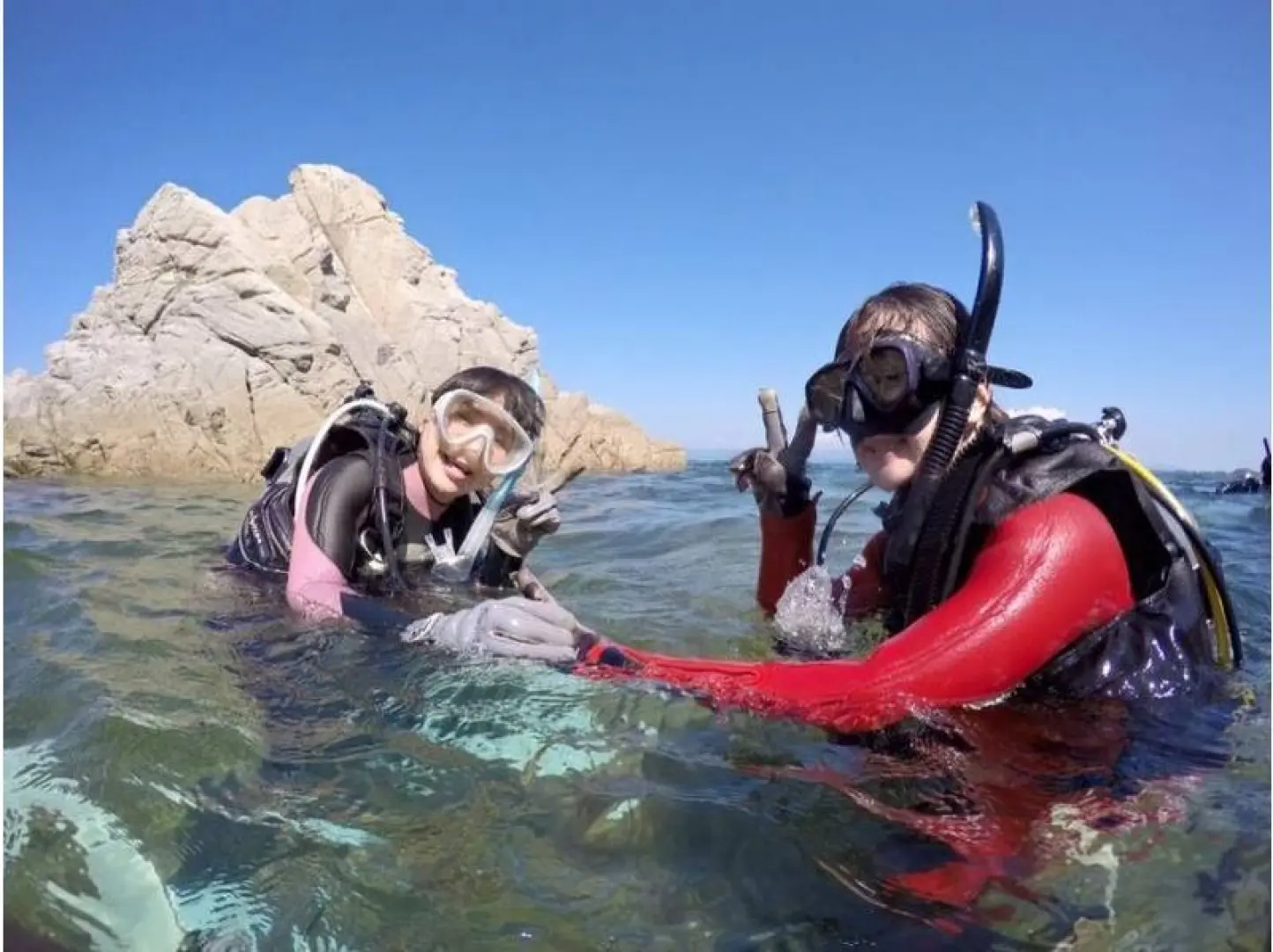Diving begins. Practice breathing and other techniques one-on-one with a staff member within reach of your feet. (You will slowly enter the sea from the beach.)