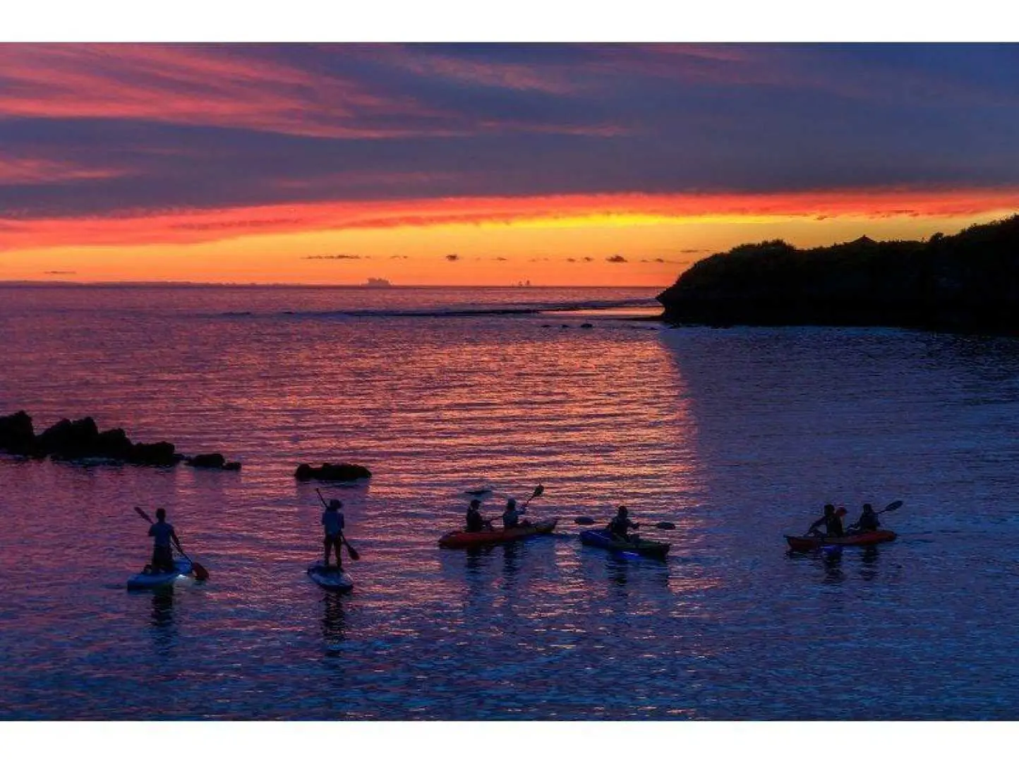 記念写真の撮影。旅の思い出に！
水平線に沈む夕陽と一緒に記念撮影♪
