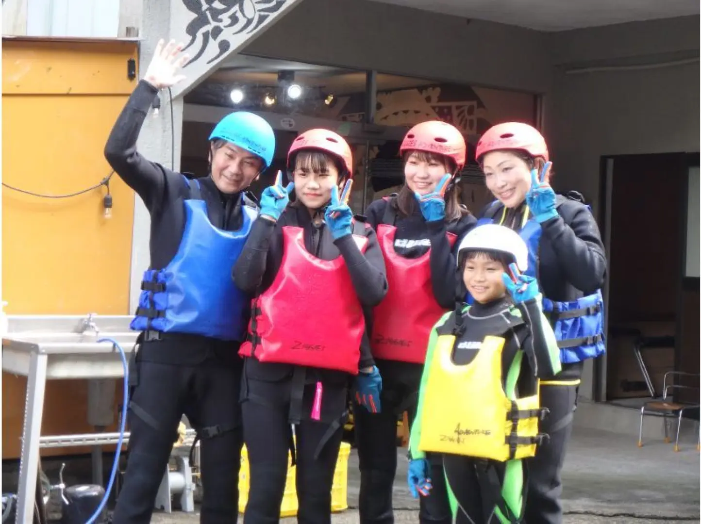 Preparation and travel. After changing into a wetsuit, you will put on a helmet, life jacket, and slider pad and travel by car to the starting point. In the car, your guide will talk about canyoning and sightseeing to motivate you!