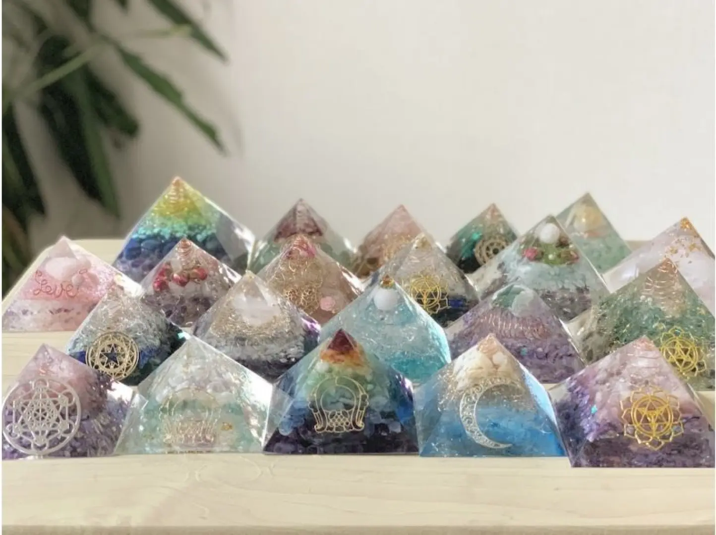 Orgonite: 2:00 PM. 1. What is orgonite? A brief explanation (5 minutes). 2. Decide what kind of orgonite you want (color, etc.) (10 minutes). 3. Choose what to put inside the orgonite (pebbles, charms, etc.) (10 minutes). 4. Make your own (we'll discuss each step as we go) (60 minutes). 5. Tea time (let's share our thoughts on the experience) (10 minutes).