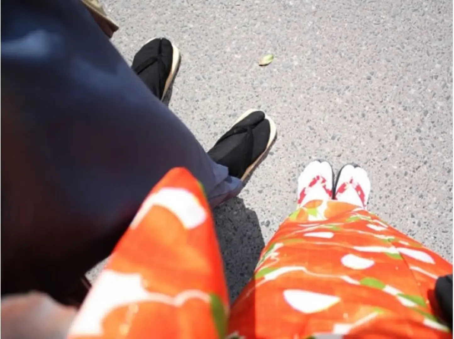 1. Arrival and check-in
2. Kimono selection (approx. 10 minutes)
3. Dressing (approx. 10 minutes)
4. Hair styling (approx. 10 minutes)
5. Stroll (please return to the store by 5:00 PM)
6. Change clothes and leave
