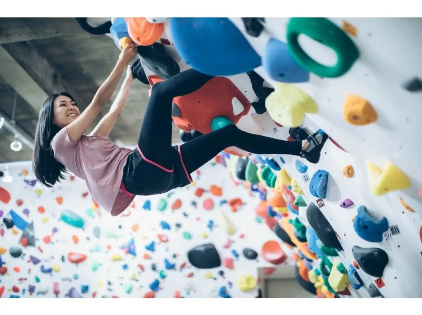 ⑤ Explanation of bouldering rules, dangers, and climbing techniques (we'll teach you three tips) (5 minutes) 
⑥ After the lesson, you can climb as much as you want until closing time. You can stay as long as you like!