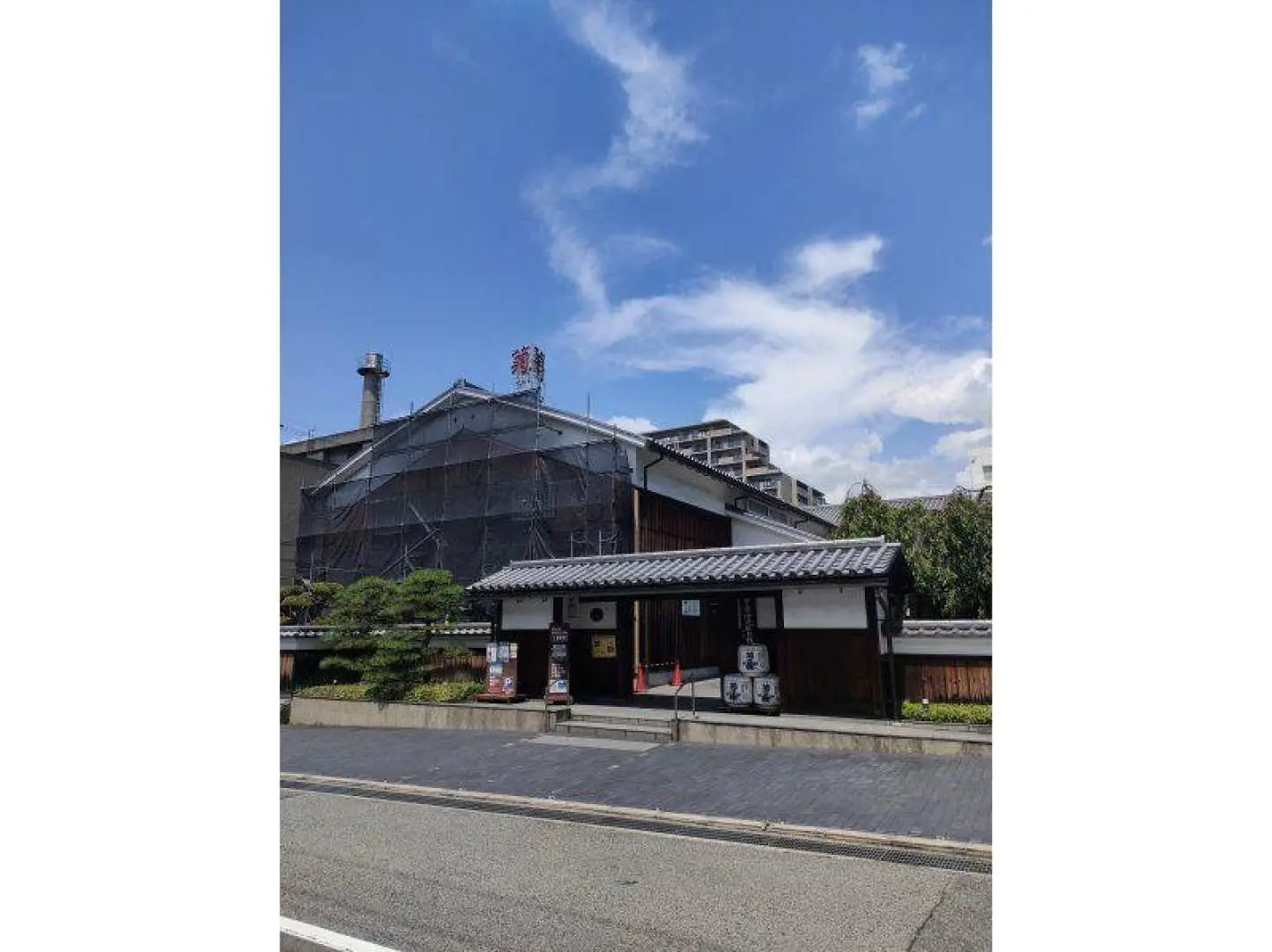 菊正宗酒造纪念馆。从车站步行约10分钟即可到达。

酒造参观之旅开始。