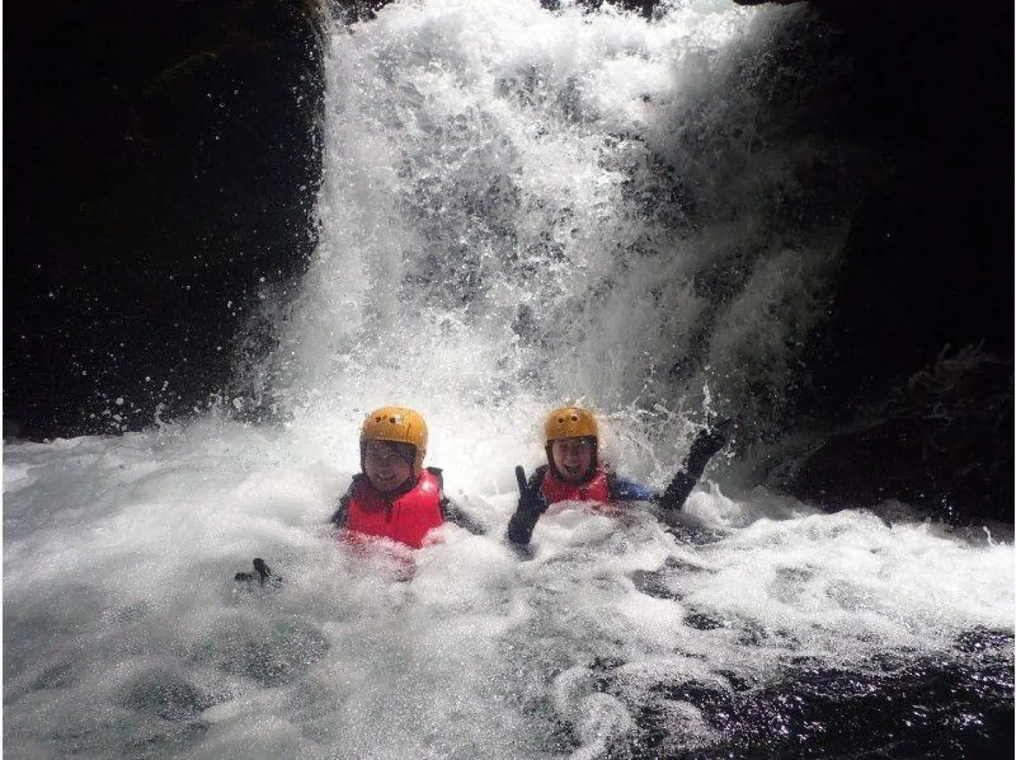 Waterfall training experience! First, try waterfall training at a powerful waterfall. Let yourself be hit with all your might!