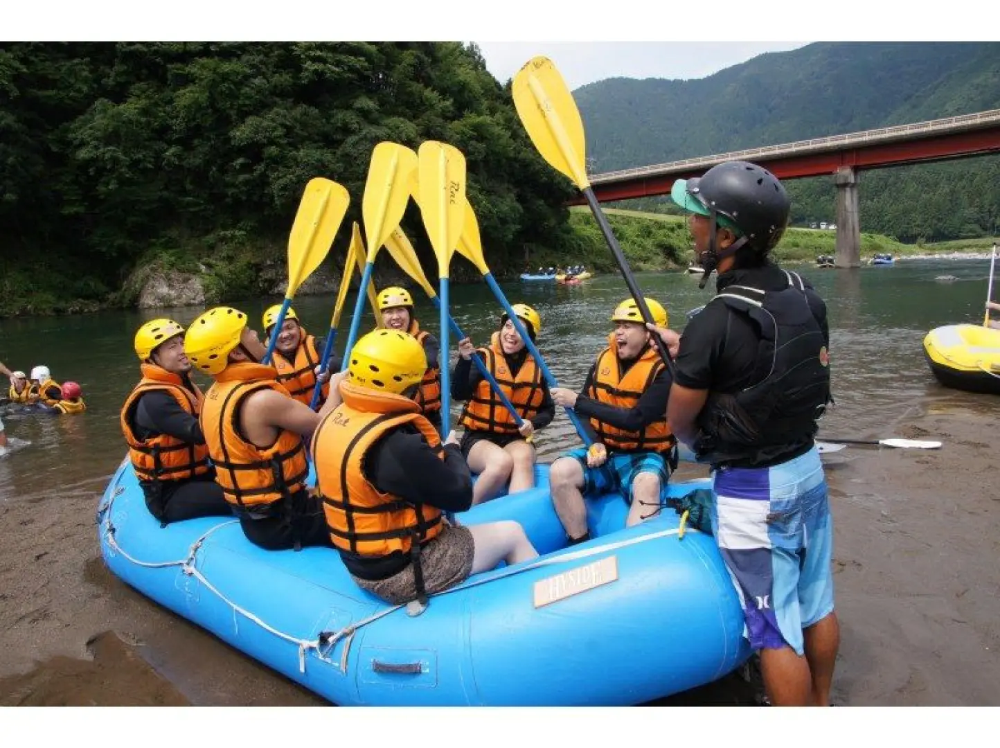 Safety training. [9:45/13:30] A safety training will be held on-site! You will learn about dangerous areas on the river and how to paddle.