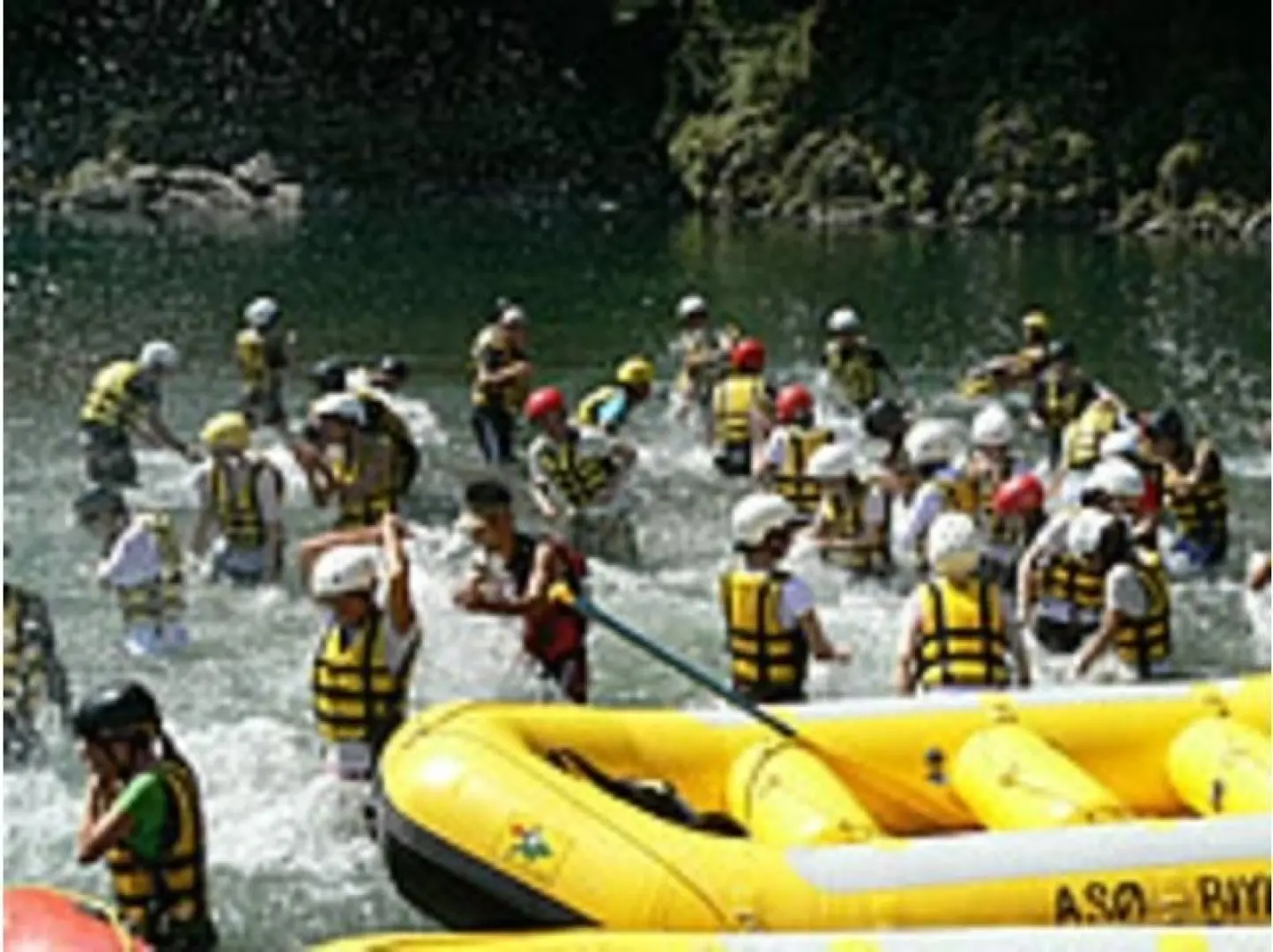 Arrive at the starting point → Safety briefing → Board the boat and practice paddling