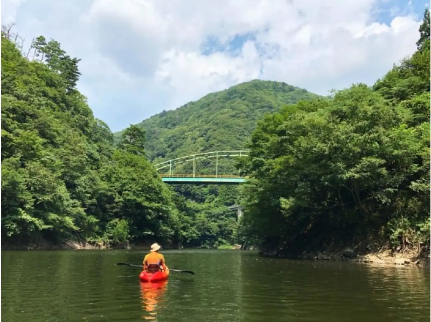 Kayaking experience begins (09:50/13:50).