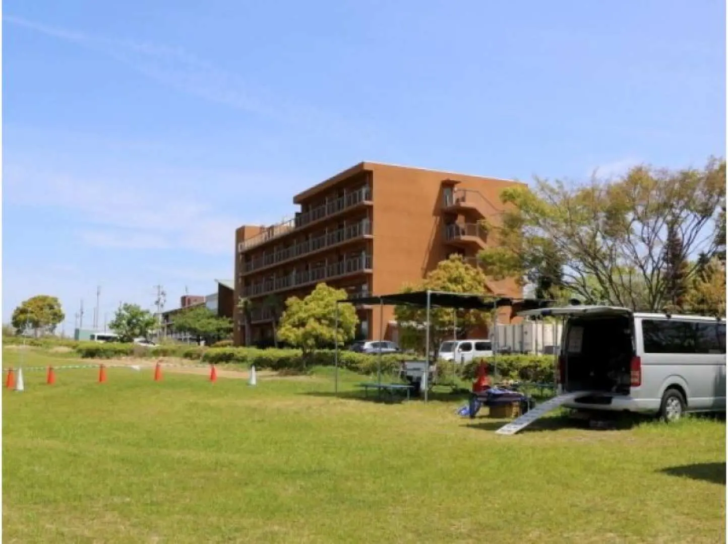 Meeting place & registration. Please meet at Taiyo no Hiroba (Sun Plaza) at Maishima Sports Island! Look for the temporary tent. Please read the course agreement carefully, fill it out, and then make your payment.
