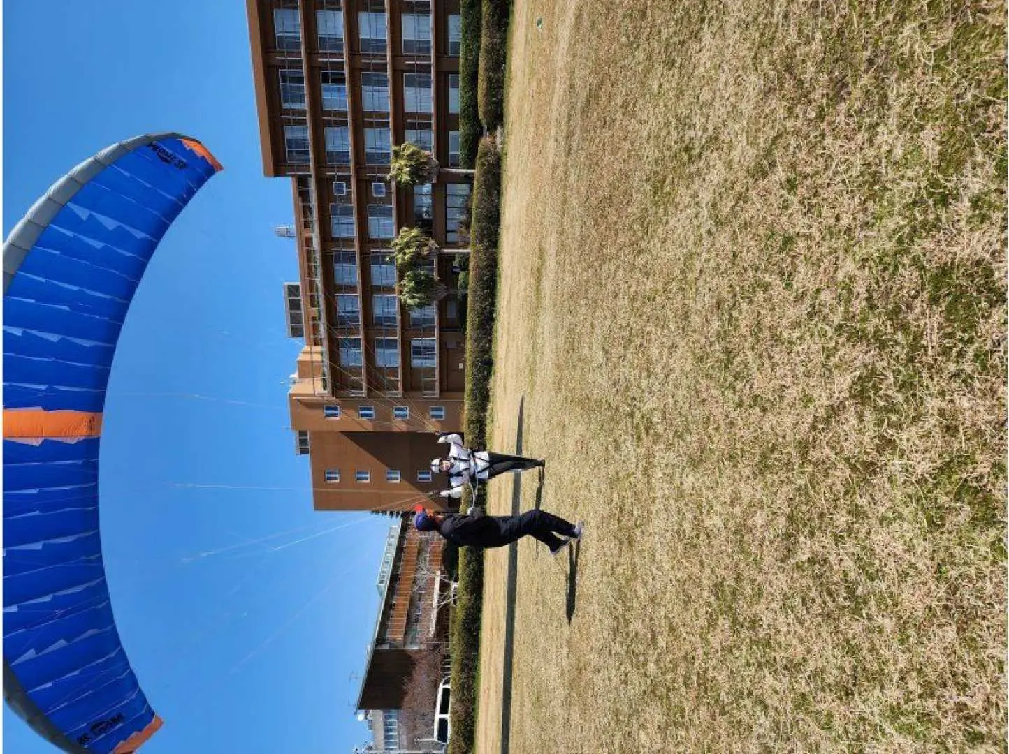 Finally, it's time to fly! Control the glider according to the instructor's voice.