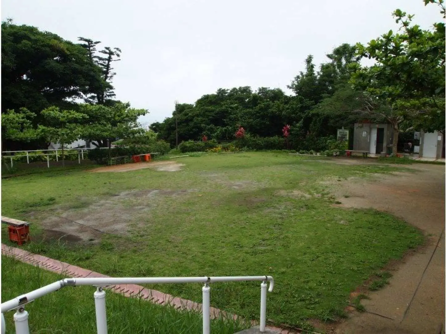 Please meet at the parking lot at the entrance to Sueyoshi Park.

From there, we will proceed through the forest to Asayui House.