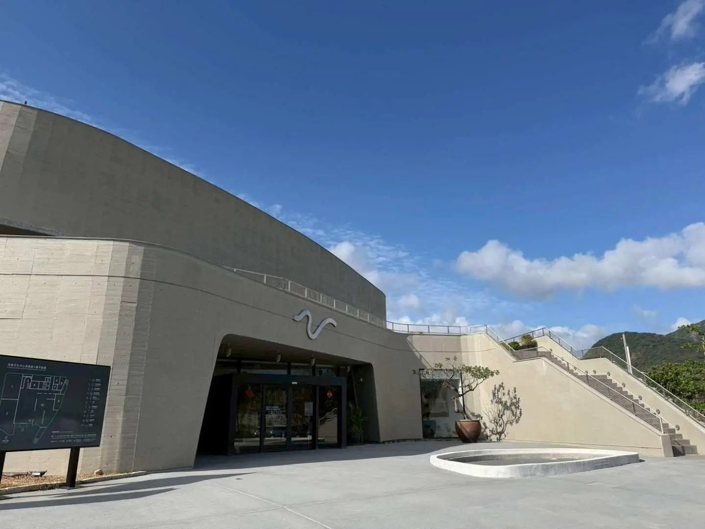 【Hengchun Folk Song Museum】Taiwan's first museum dedicated to folk songs. Stepping inside, you can almost hear the sounds of elders plucking the moon lute and softly singing "Thinking of You." This museum records the memories and stories of Hengchun, making it a core place to experience the resilience of local culture.