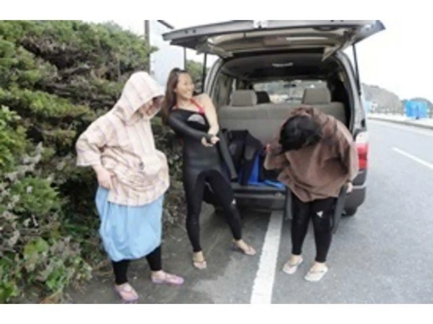 。■約1～2時間半ほどのドライブ。途中パーキングエリアで食事や休憩をとりながらドライブ。
■場所:その日一番良いコンディションのビーチをご案内いたします。
■時間:約4時間。【午前・午後の各2時間程度】