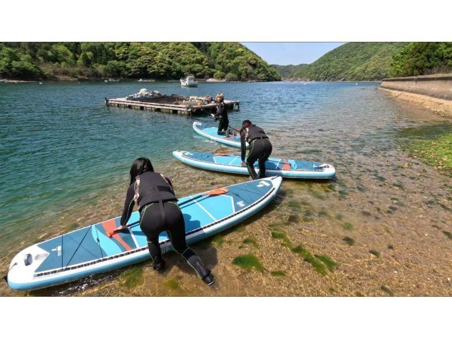 出発！。専用スロープから出艇します