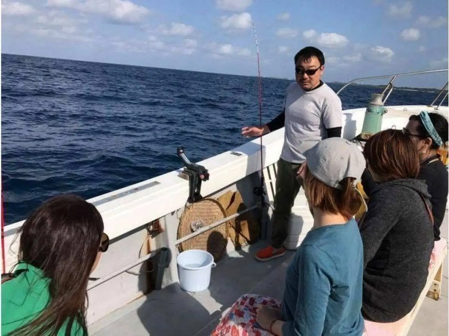 釣りポイント到着・説明。釣りポイントに到着してから、船長より道具の使い方などの説明をいたします。