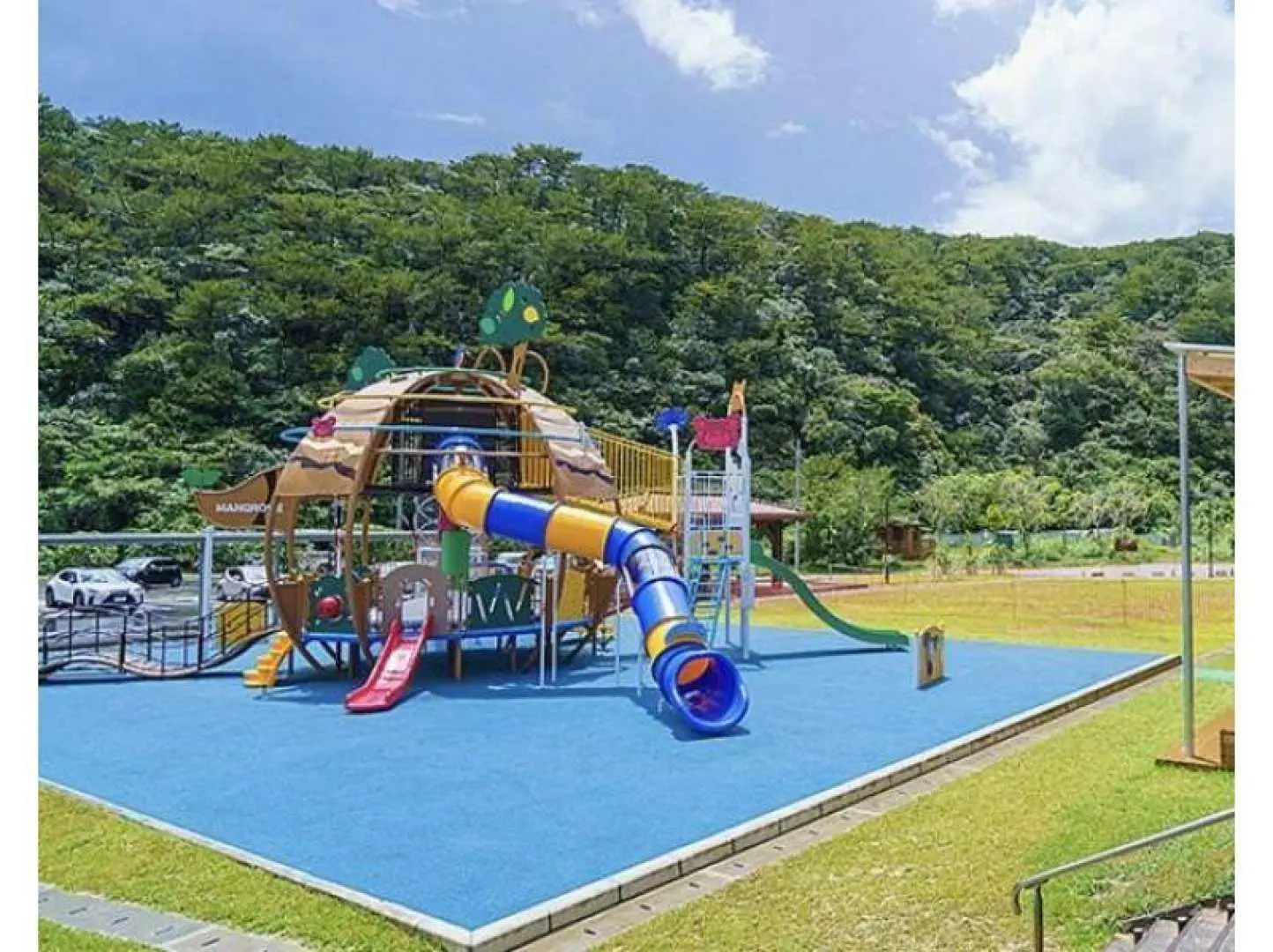 There are also playground equipment for children♪.