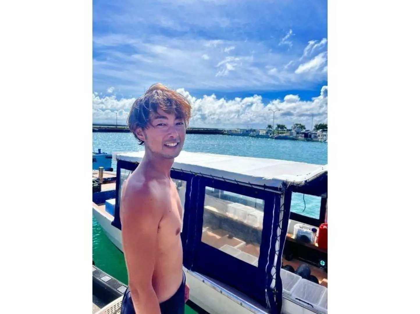 Return to port. We will be back at port around 3 PM. The time may vary depending on the crowd and conditions at the diving spot.

Those with rental cars will be dismissed here. Those who require transportation will be taken to their hotel or a paid shower station.