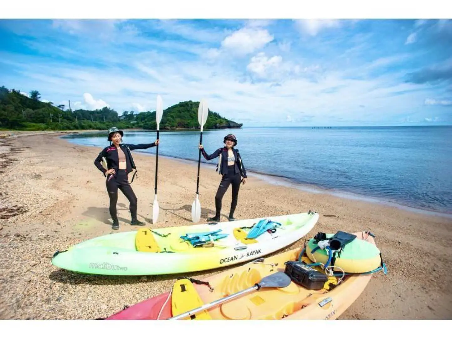 Practice paddling and riding a kayak! Let's practice paddling and riding on the beach and then head out to sea for an adventure!