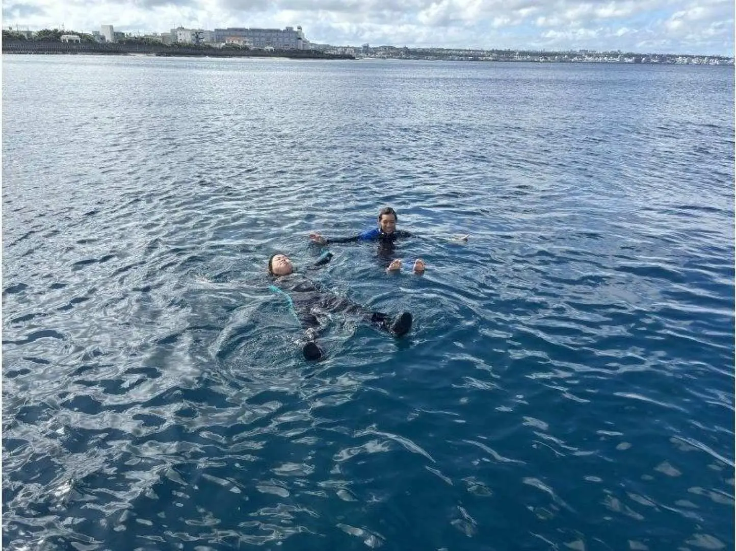 海に慣れよう！。まずは水慣らしを♪