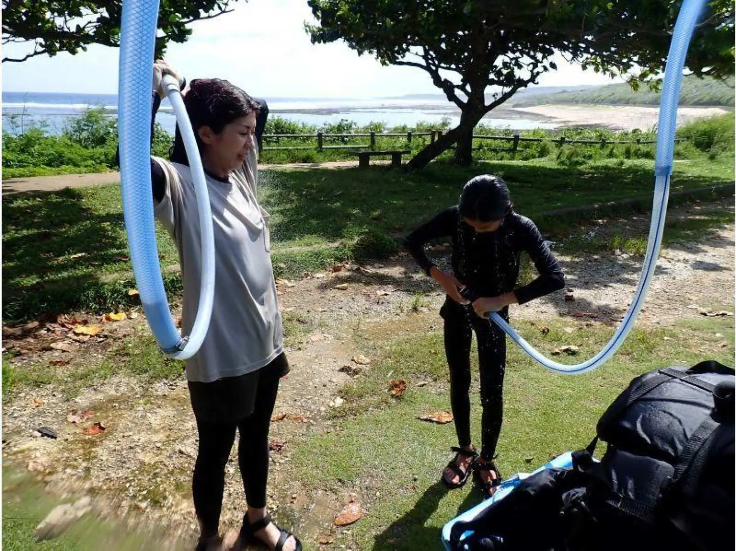シャワー・着替え。陸にあがってきたら、夏はひえひえ・冬はぽかぽかの簡易シャワーでさっぱり！
隣にある着替えテントで着替えましょう♪