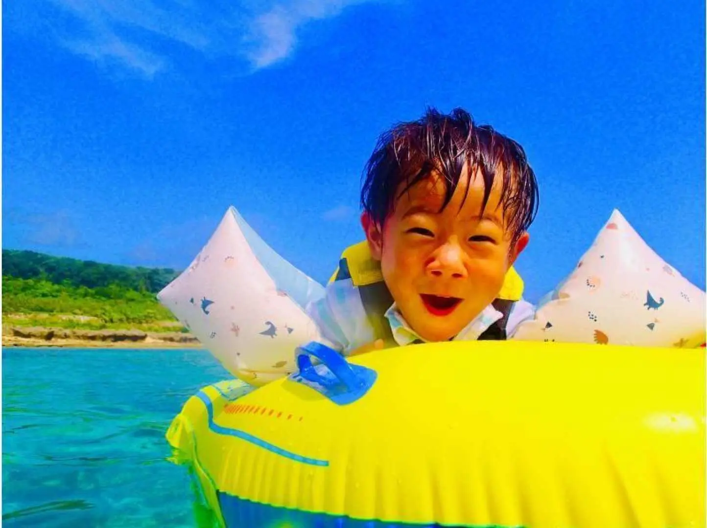 小さなお子さまも安心・安全に楽しめます♪。お子さま専用のぷくぷくシュノーケルセットのご用意がありますので、もちろん無料でレンタル出来ます♪( ´▽｀)