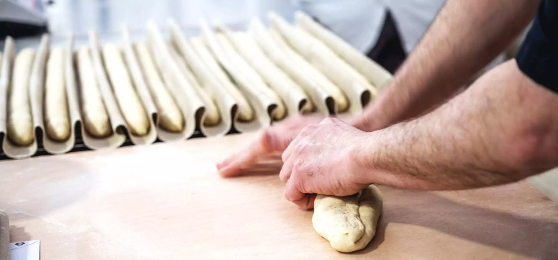 Học hỏi kinh nghiệm từ các thợ làm bánh địa phượng