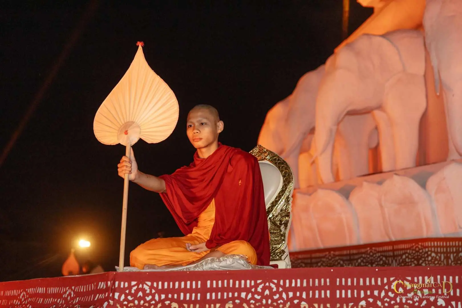 Proceed to the ritual area in front of the Great Pagoda