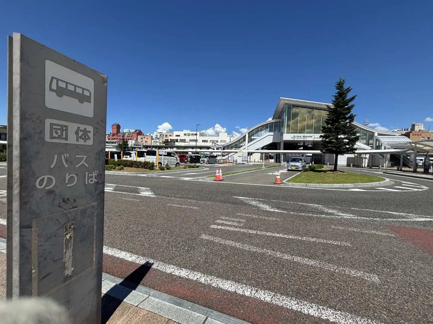 Matsumoto Station bus meeting point (opposite the taxi stand)