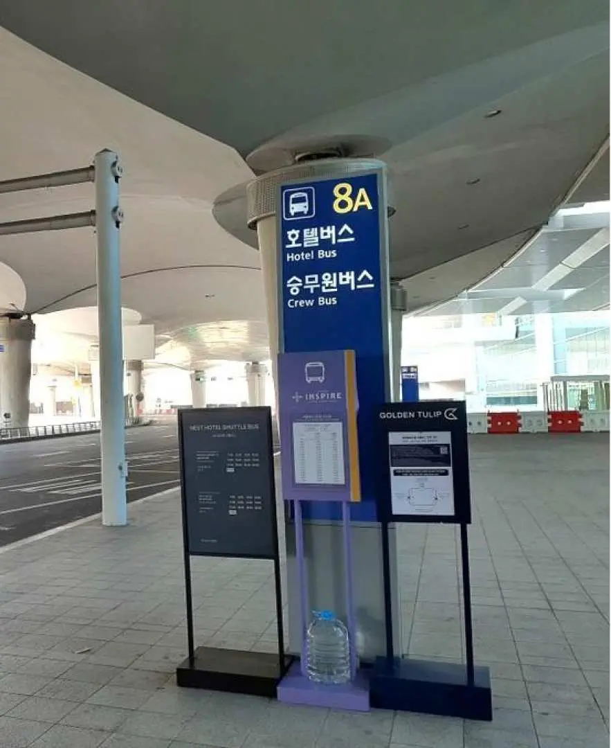 仁川机场 T2 1楼 (到达层) 8号接驳巴士站集合并出发