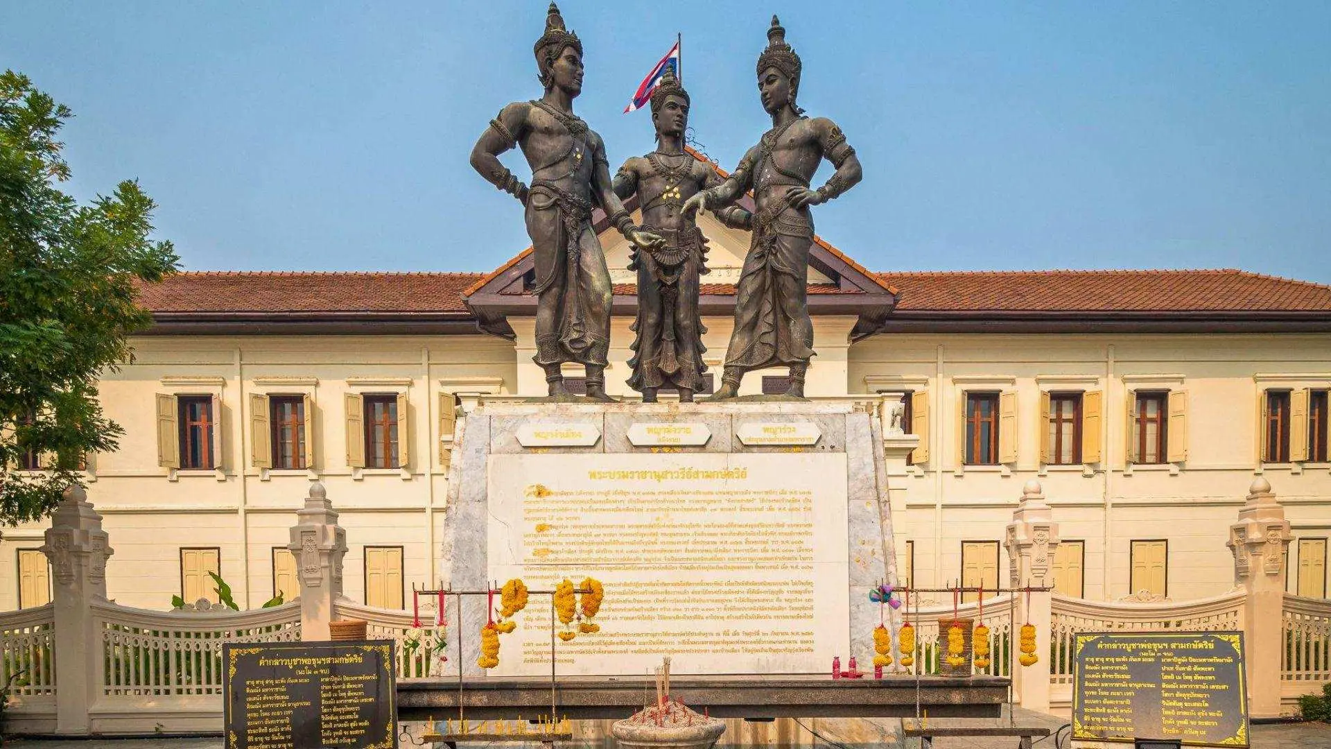 Three Kings Monument Learn about the three legendary kings who played an important role in the founding of Chiang Mai while exploring the historic city center. (Duration 15 mins)