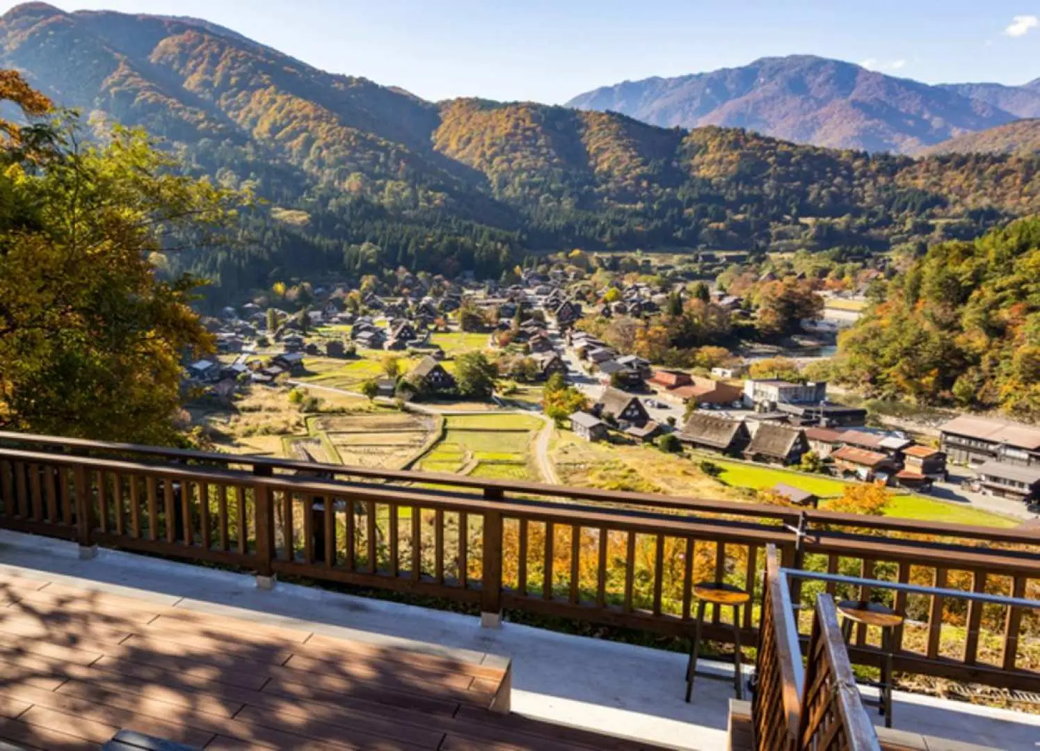 Arrive at the World Heritage Site "Shirakawa-go Gassho-zukuri Village".
