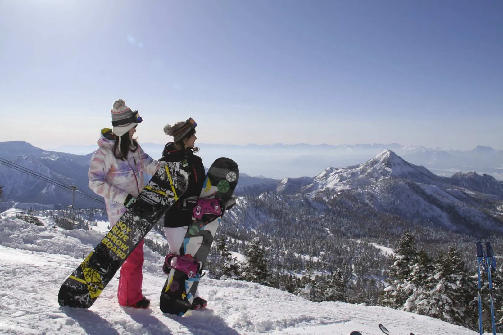 [Free time] Enjoy skiing and snowboarding