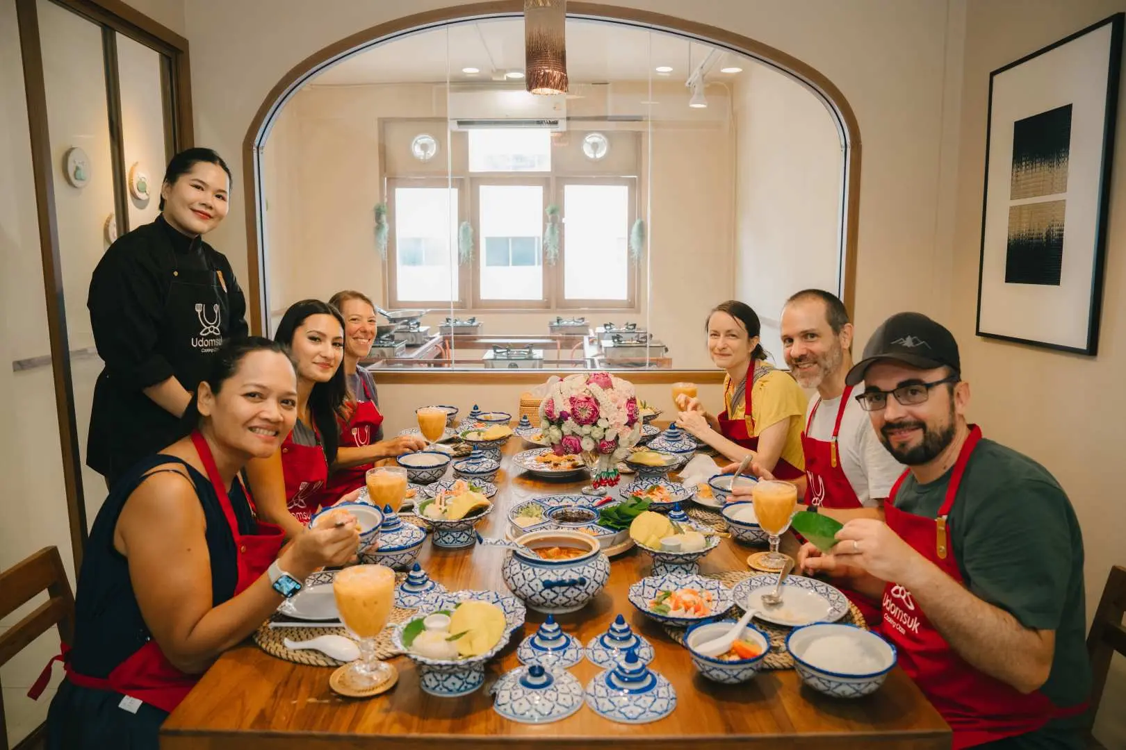 賓客們可以在高級餐廳的優雅氛圍中享受特別的美食體驗。