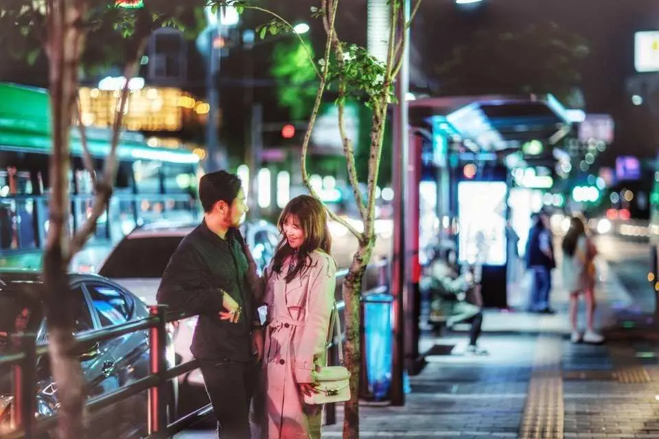 1시간 동안 광화문 일대를 산책하며 우리끼리의 즐거운 추억 그리고 잊지 못할 인생사진까지 남겨보세요.