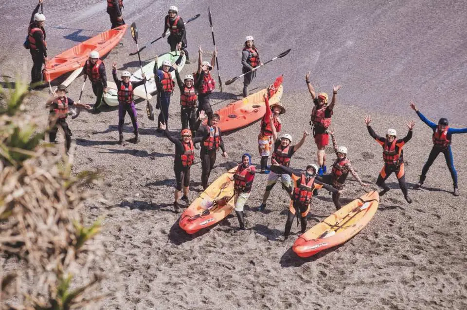 前往獨木舟下水活動點