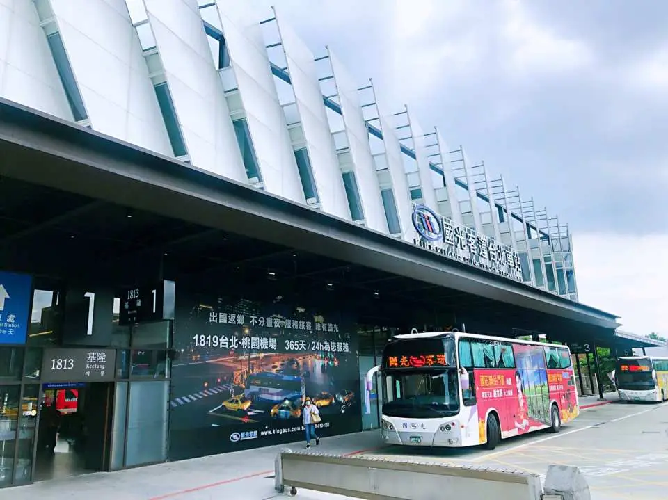 【台北集合點】國光客運台北車站（台北市市民大道一段168號），搭乘豪華巴士出發