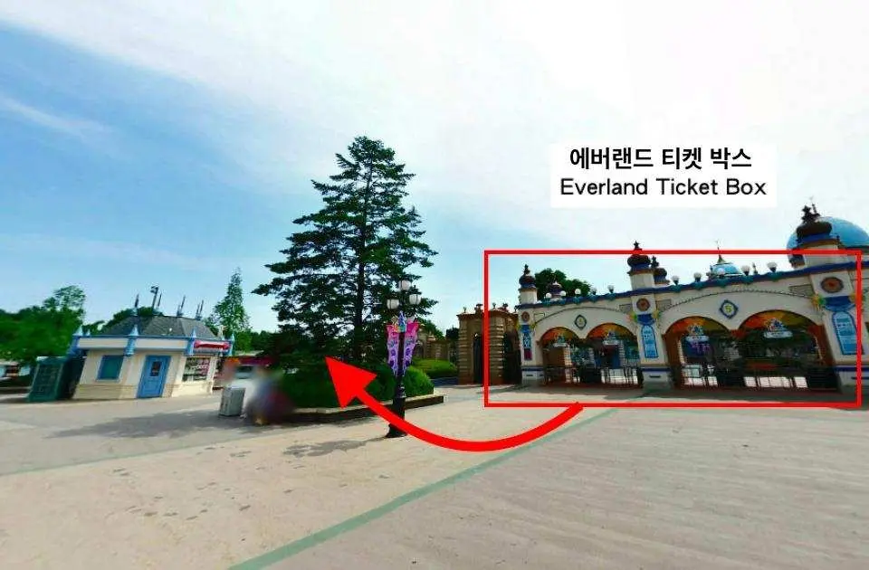 매표소를 등지고 오른쪽으로 가주세요.