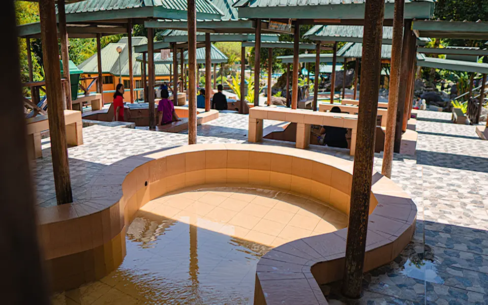 1430 – Soak your foot in open-air bath tub