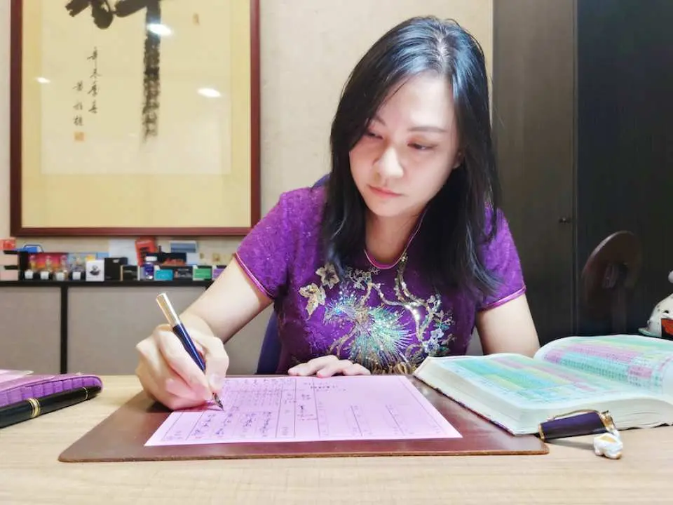 鳳紫穎（フォン　ツウ　イン）先生