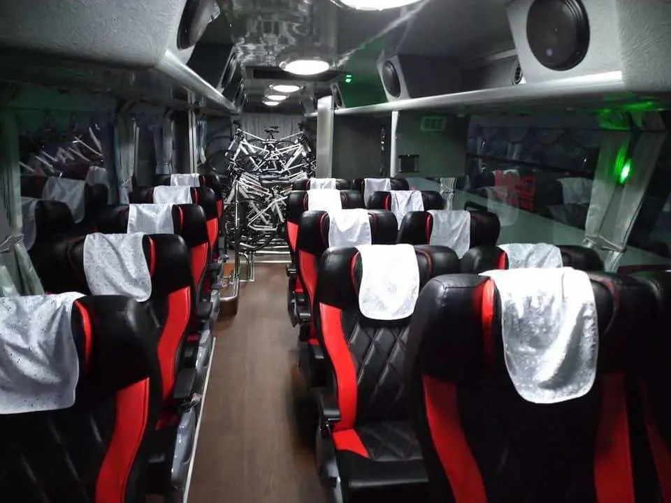 國光客運KBB單車巴士，全套皮革人體工學電競座椅