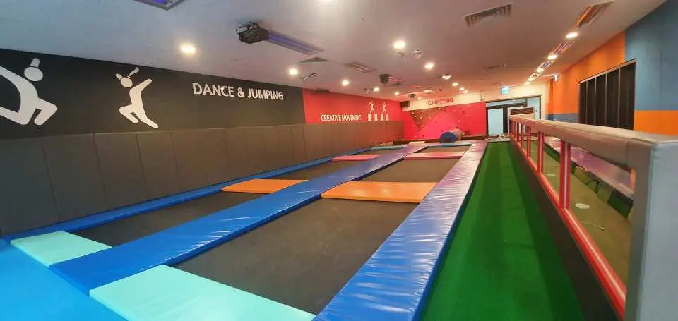 트램폴린장