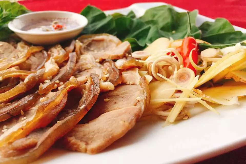 อร่อยกับมื้อกลางวันที่ร้าน Tanyoli Restaurant