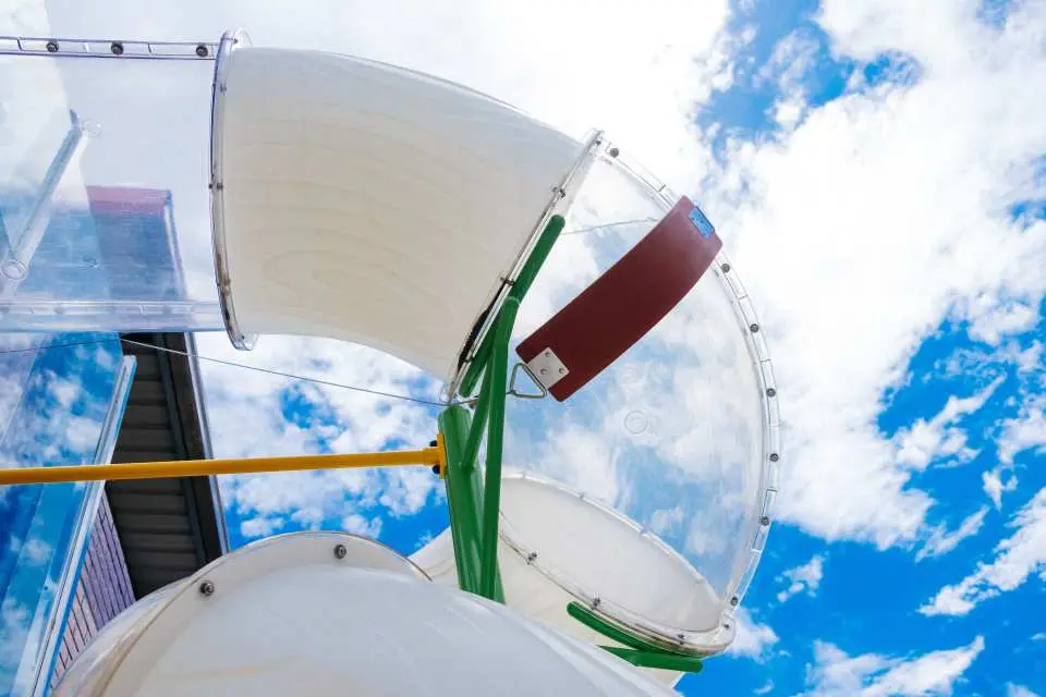 若輕飯店附設的特色溜滑梯，十分適合親子出遊